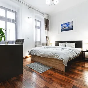 https://klimatyczny-apartament-w-centrum.hotelswroclaw.com